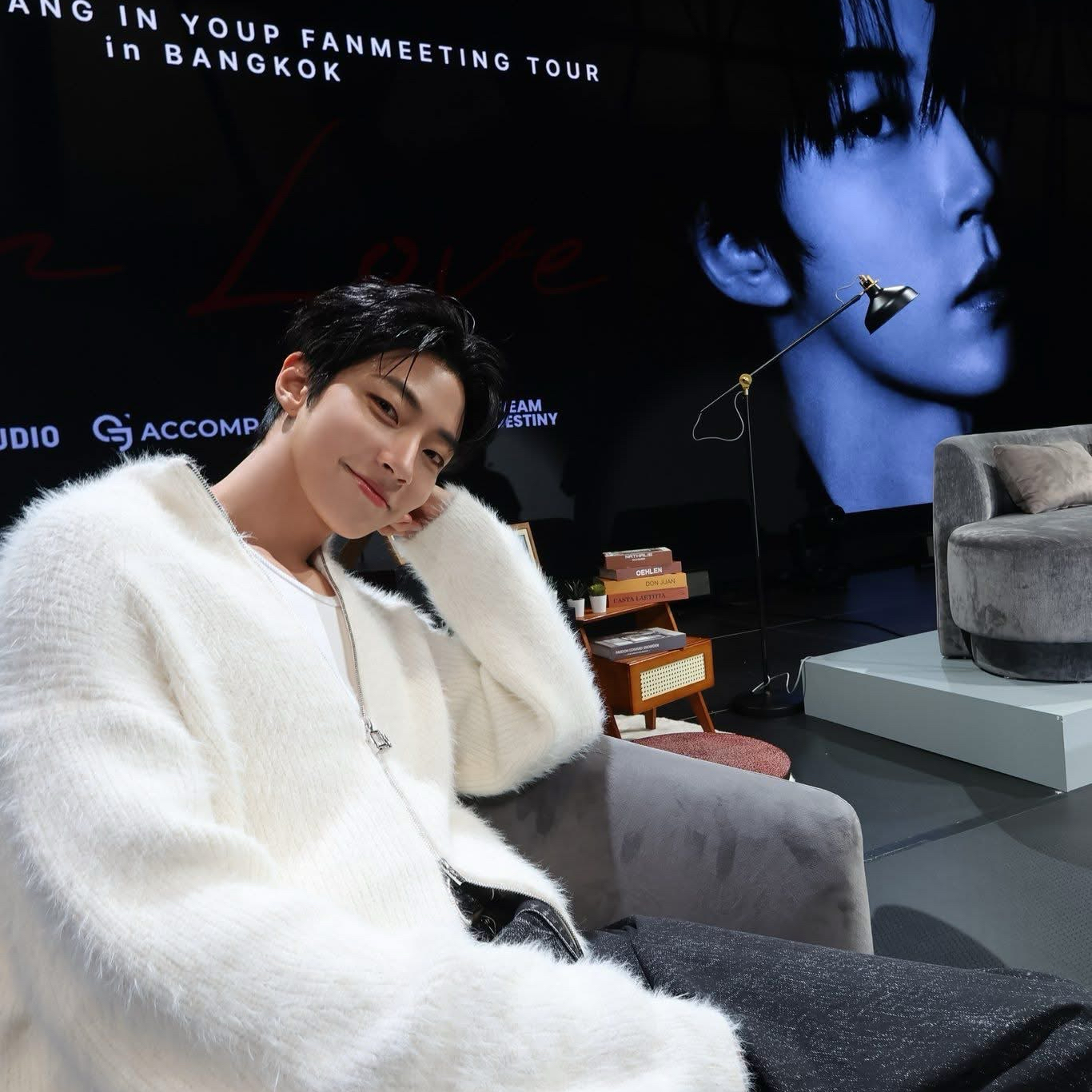 A moment captured by a fan of Hwang Inyoup