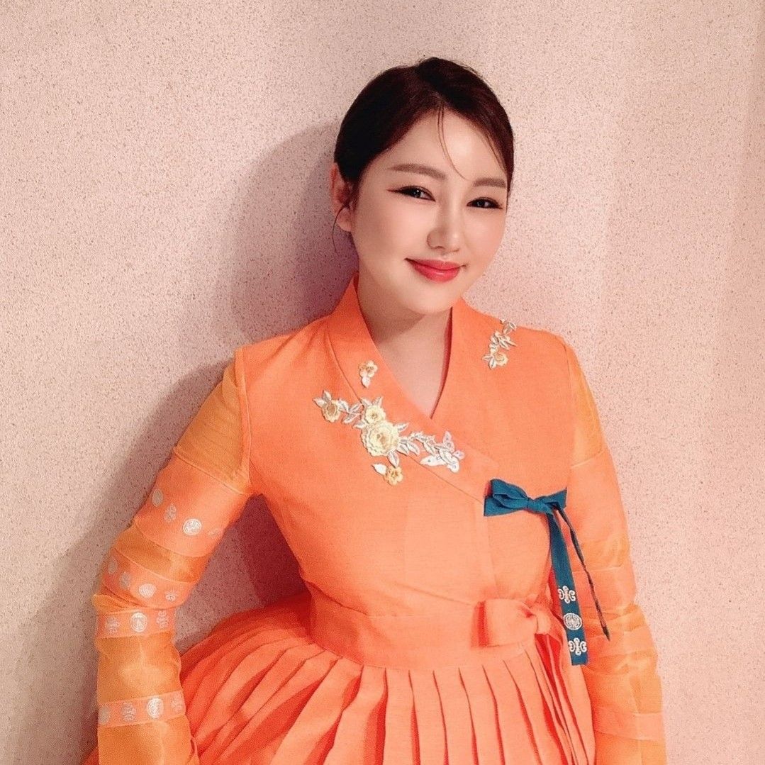 Latest photo of Song Gain