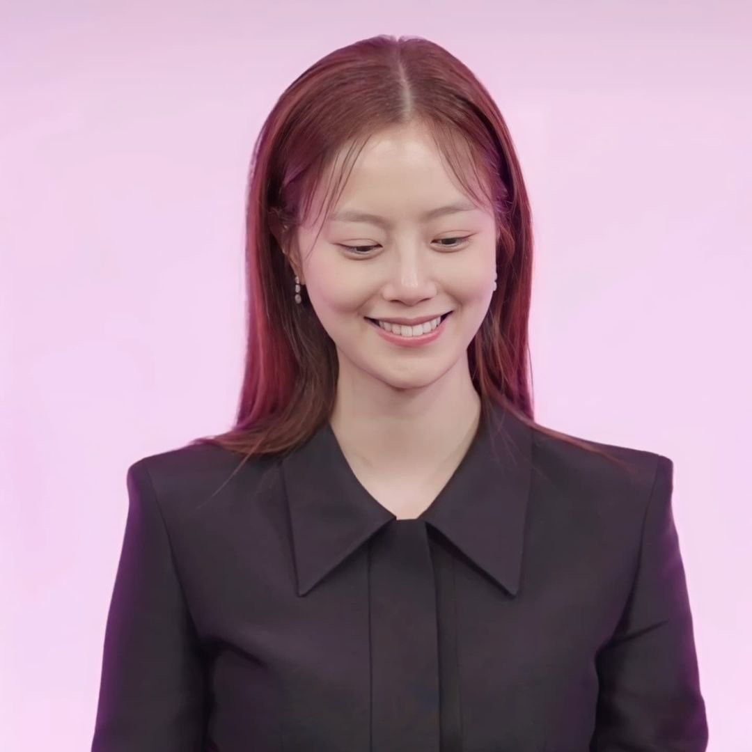 A moment captured by a fan of Moon Chaewon