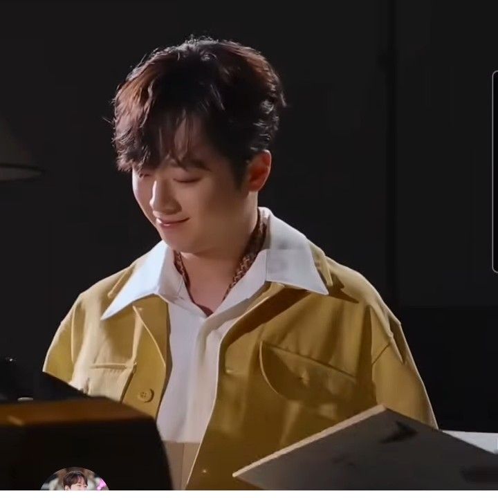粉丝拍下的李灿元瞬间