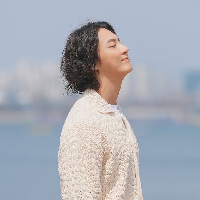 A moment captured by a fan of Yoon Shiyoon