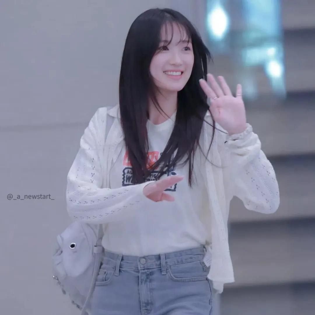 Behind-the-scenes cut of Kim Hyeyoon