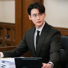 Behind-the-scenes cut of Lee Jongsuk