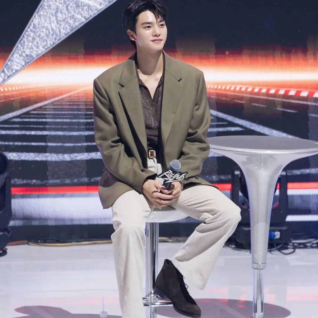 A moment captured by a fan of Song Kang