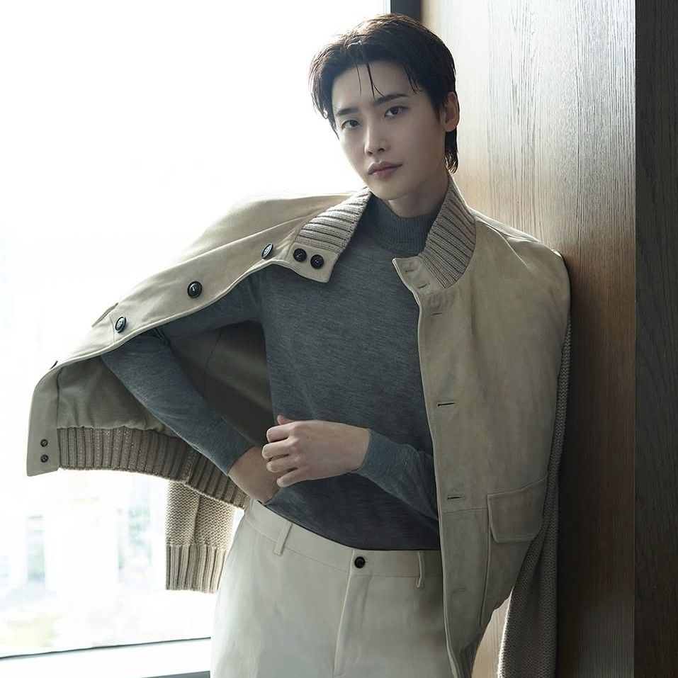 Recent activity shot of Lee Jongsuk