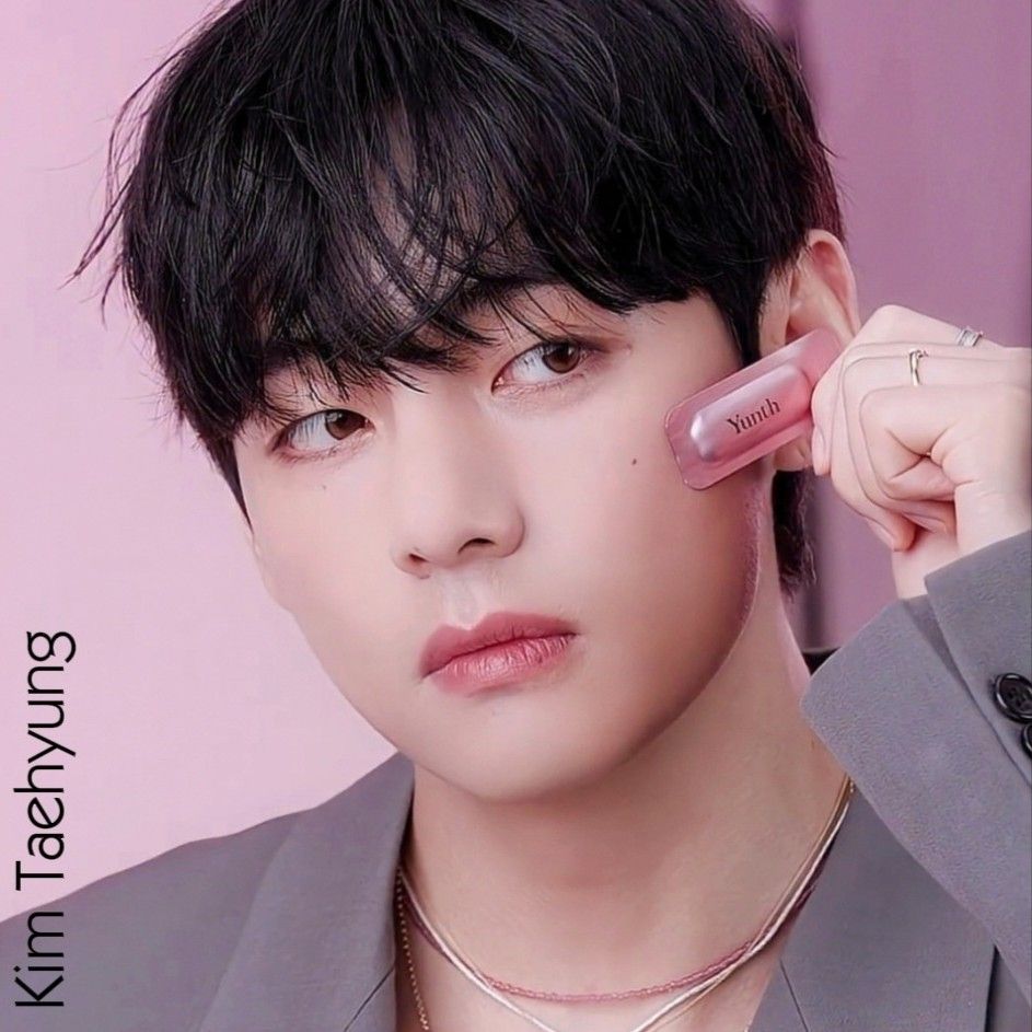 Latest photo of Kim Taehyung (V)