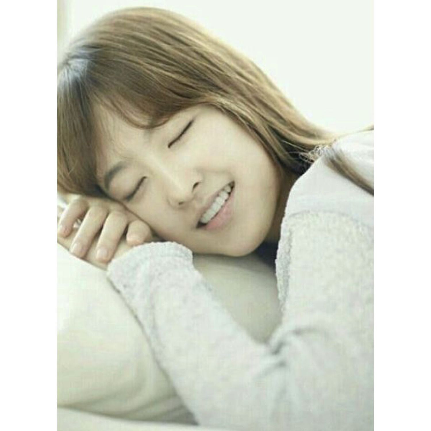 Behind-the-scenes cut of Park Boyoung