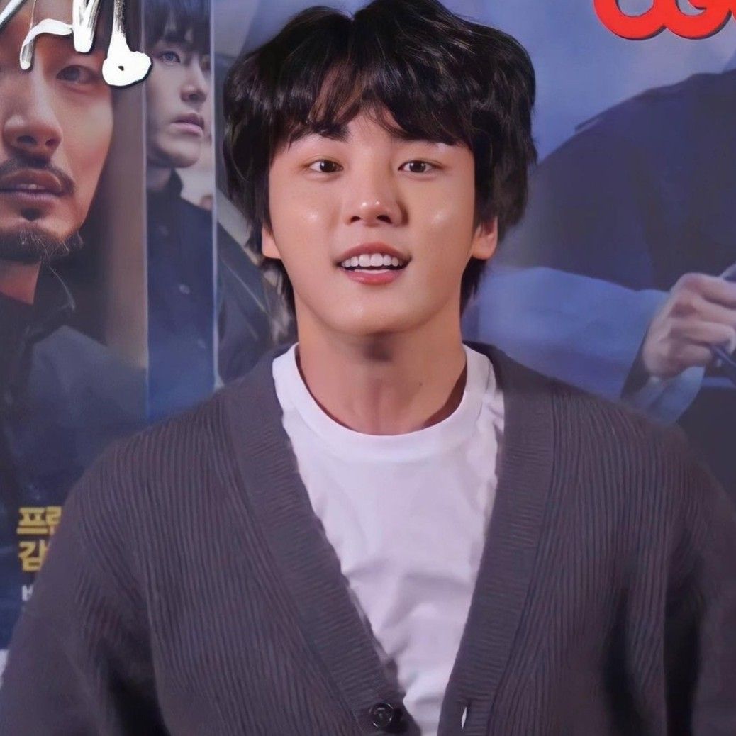 A moment captured by a fan of Yoon Shiyoon