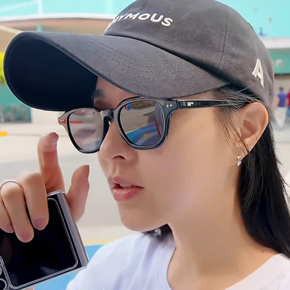 Behind-the-scenes cut of Park Boyoung