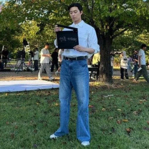 A moment captured by a fan of Park Seojoon