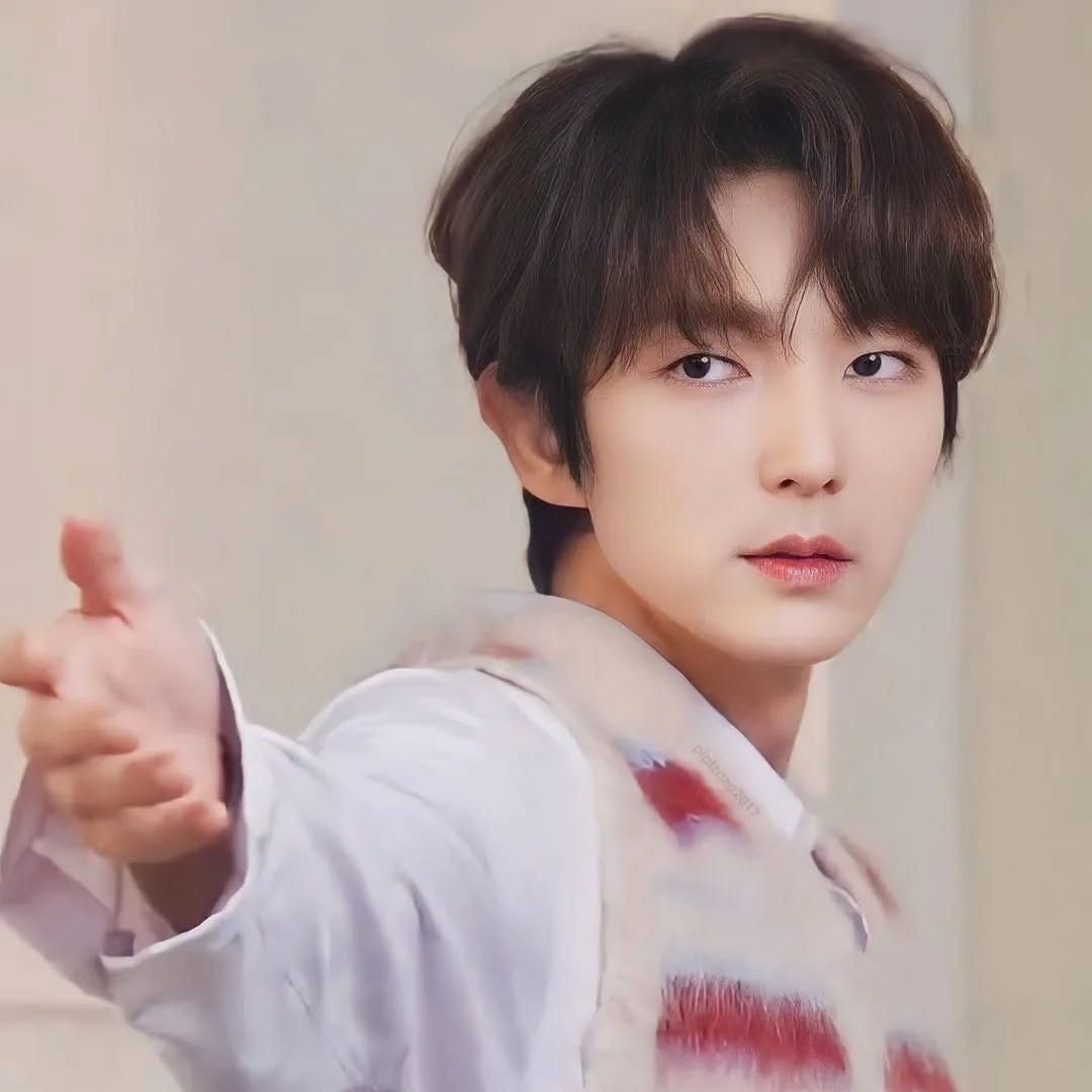 Behind-the-scenes cut of Lee Joongi