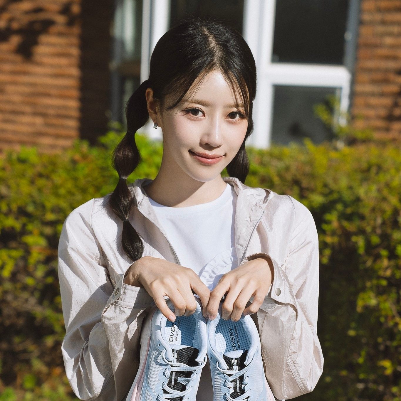 Behind-the-scenes cut of Lee Mijoo