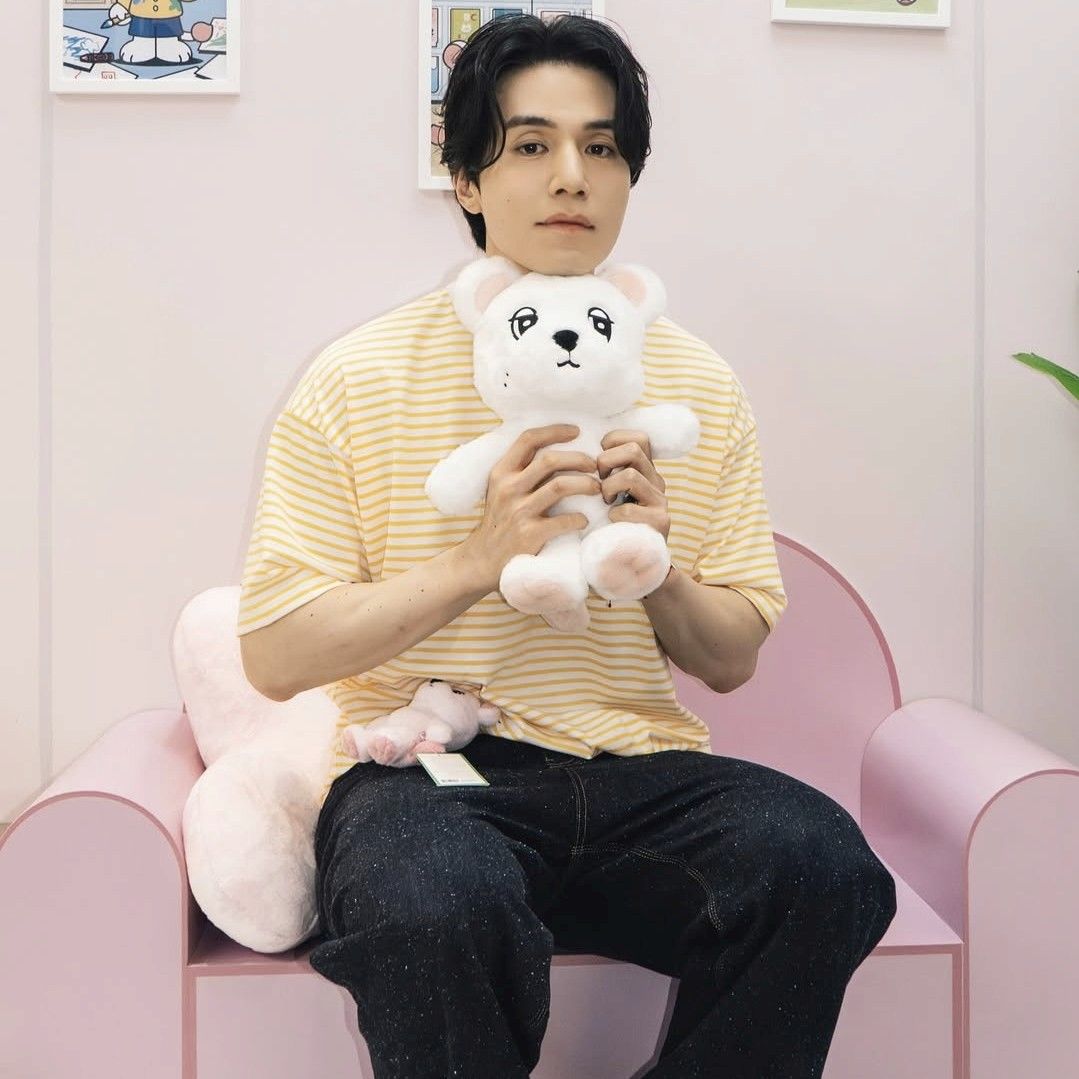 Recent activity shot of Lee Dongwook