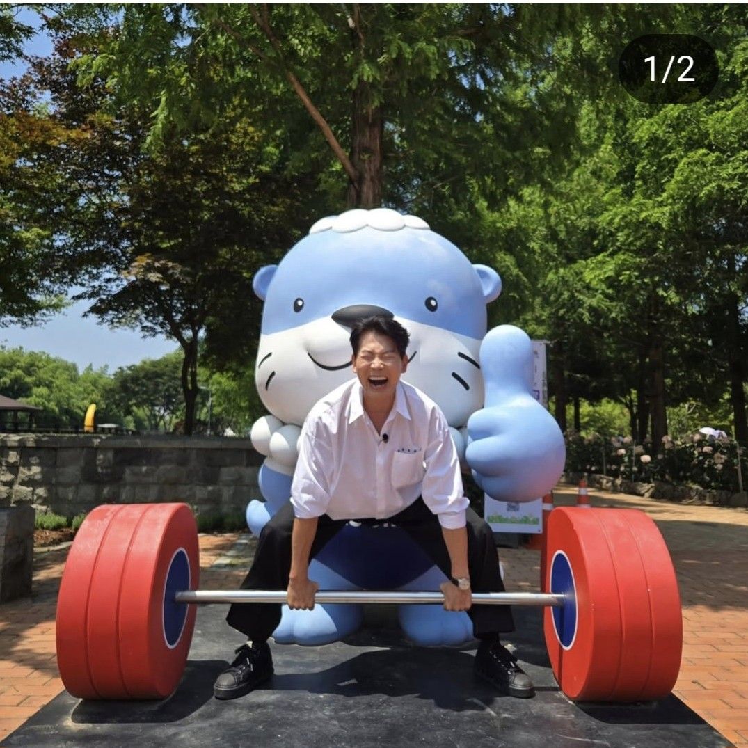 Behind-the-scenes cut of Kim Yongpil