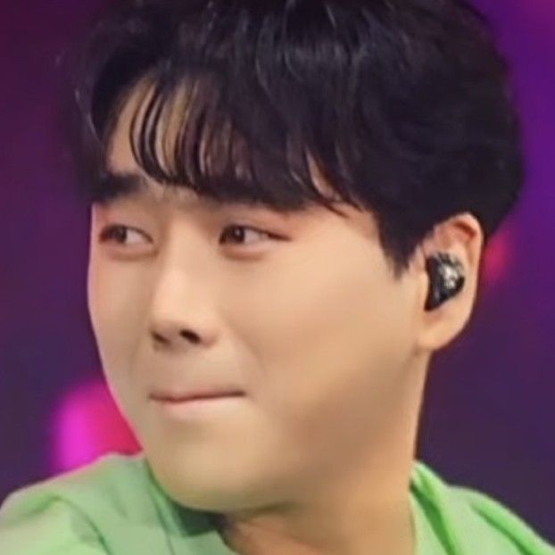 Behind-the-scenes cut of Hwang Youngwoong