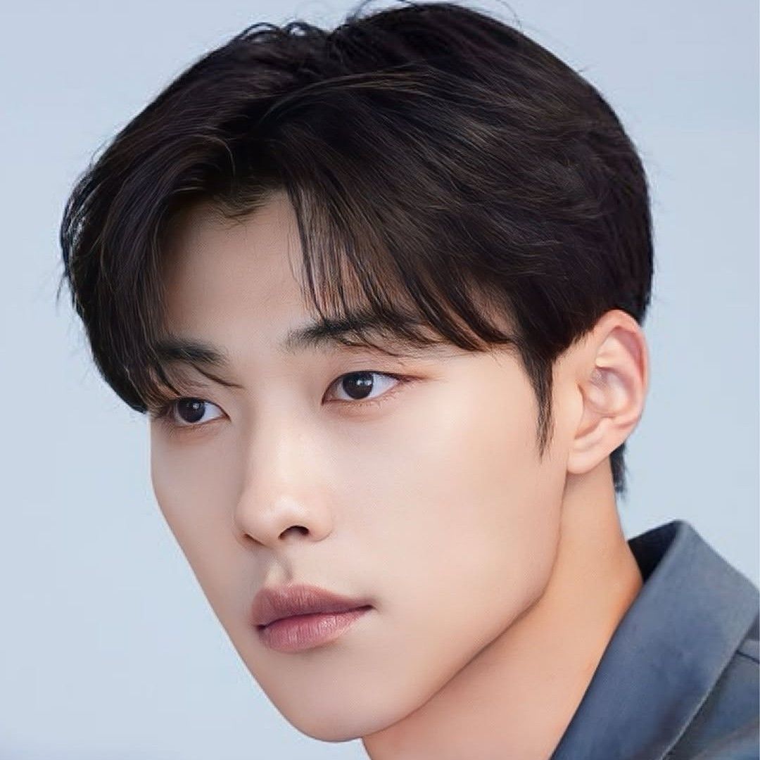 A moment captured by a fan of Woo Dohwan