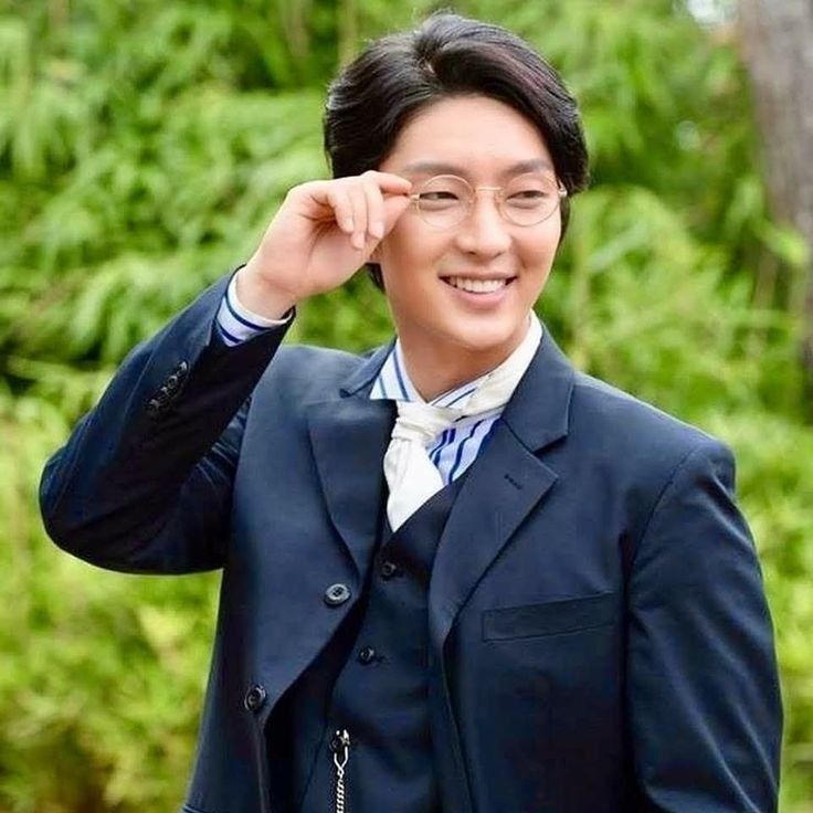 Behind-the-scenes cut of Lee Joongi