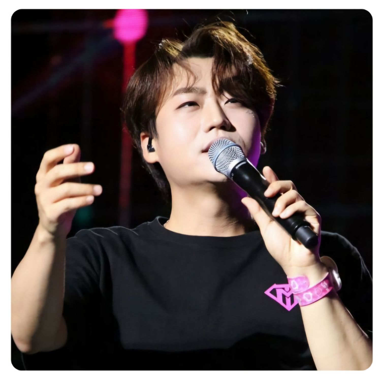 A moment captured by a fan of Min Soohyun