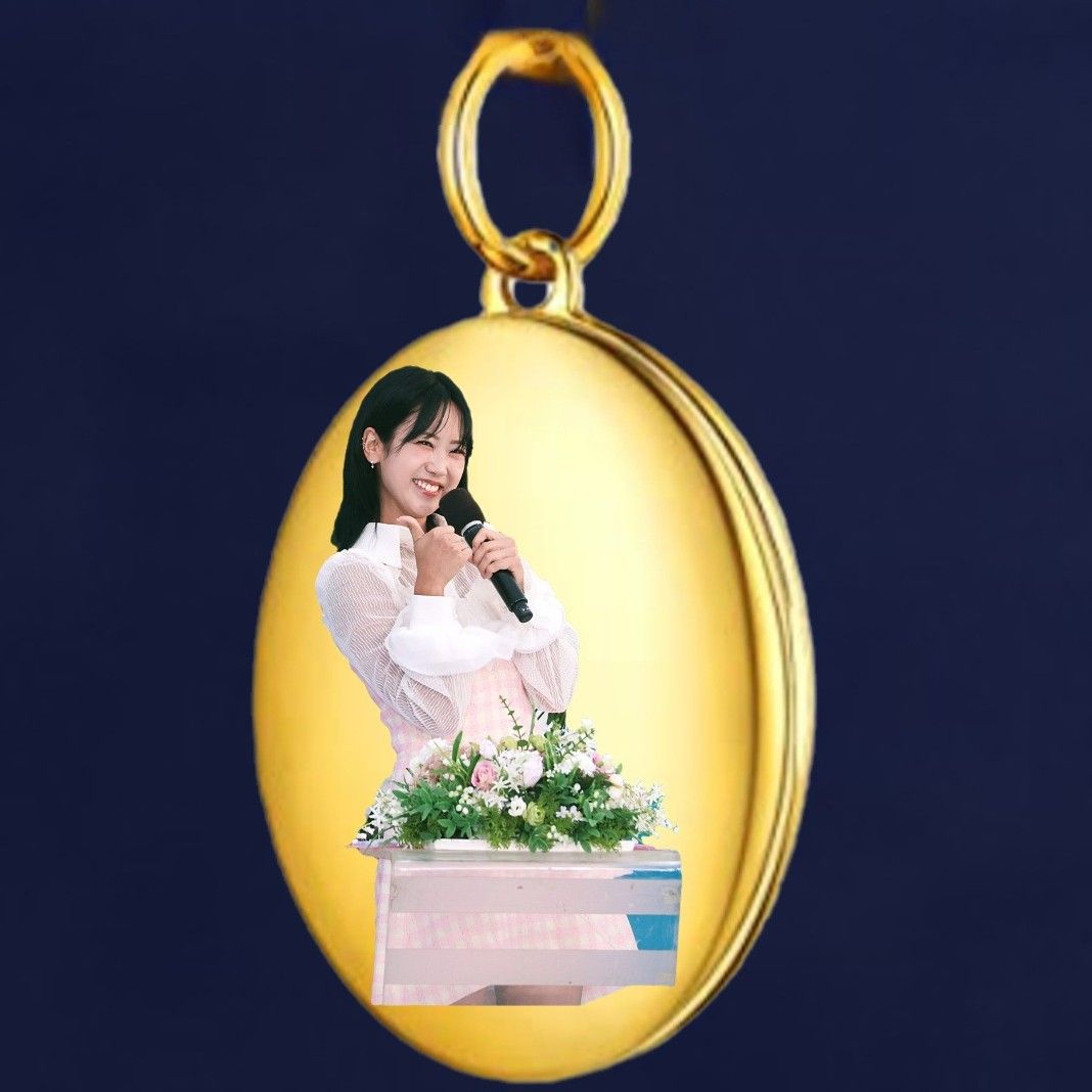 Behind-the-scenes cut of Kang Hyeyeon