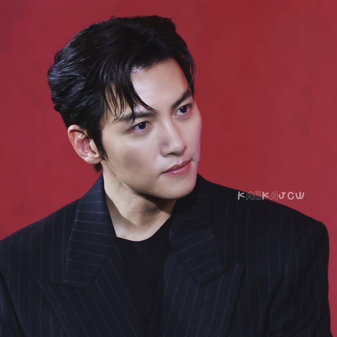 Behind-the-scenes cut of Ji Changwook