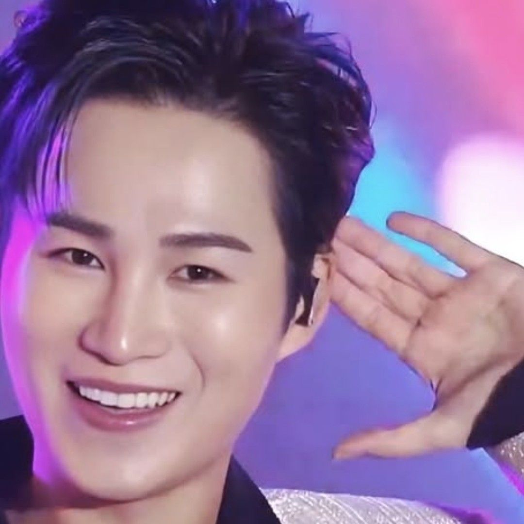 Hottest celeb community feed today