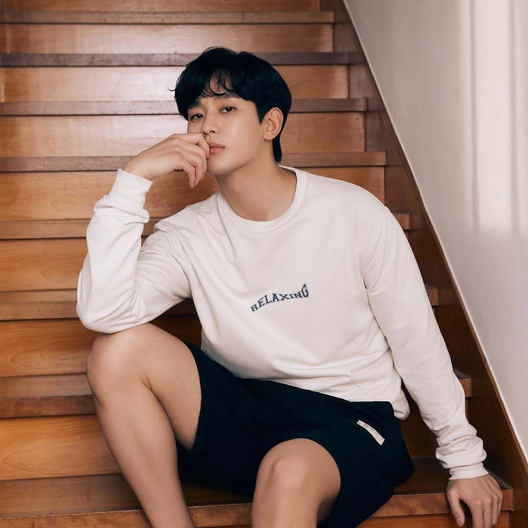 金秀贤的最新照片