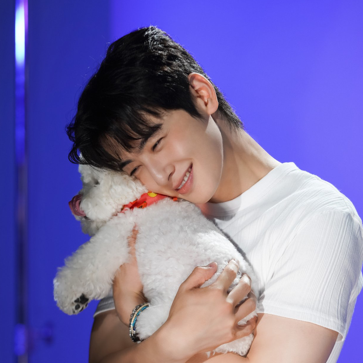 Behind-the-scenes cut of Cha Eunwoo