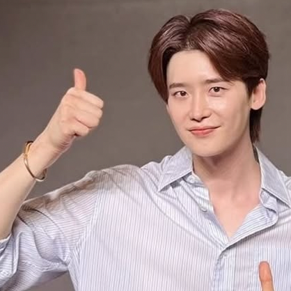 Recent activity shot of Lee Jongsuk