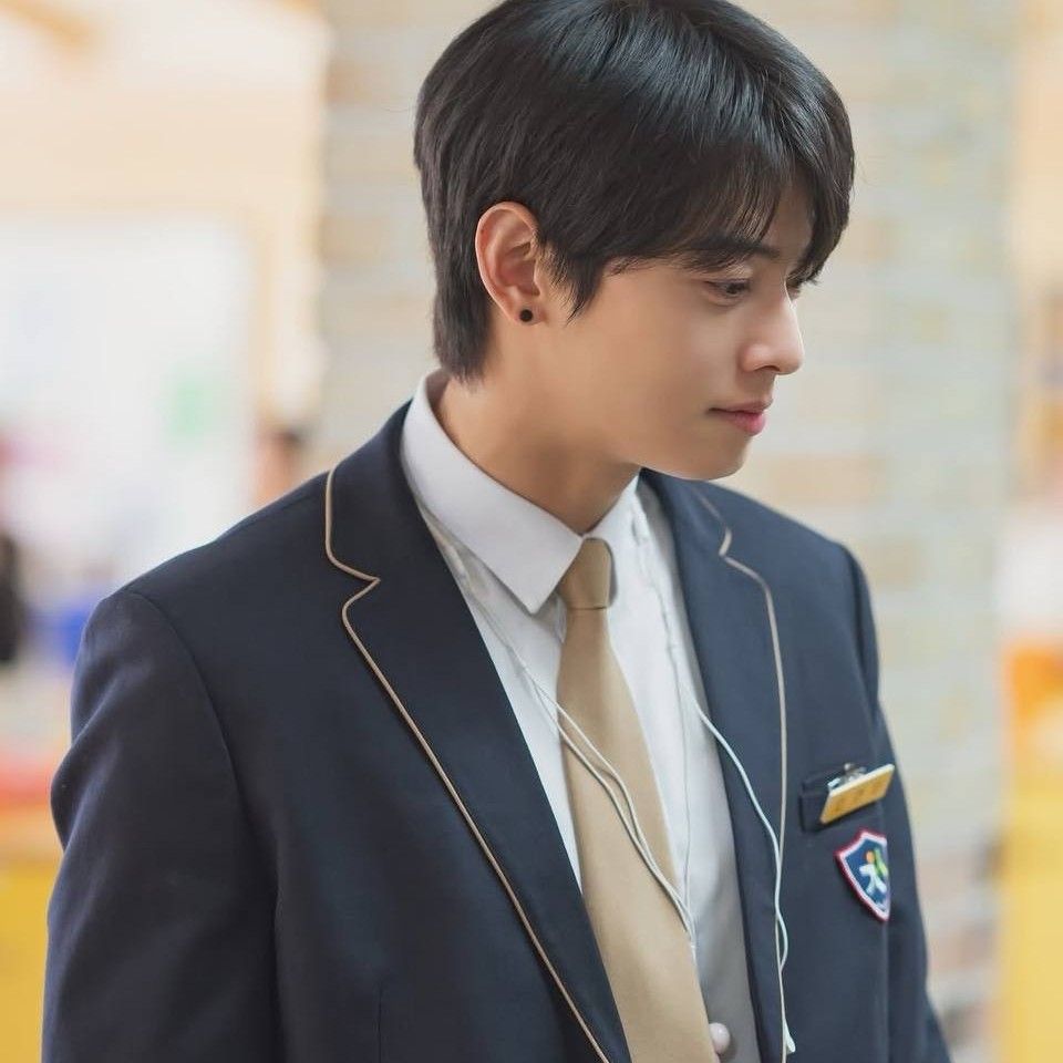 Recent activity shot of Cha Eunwoo