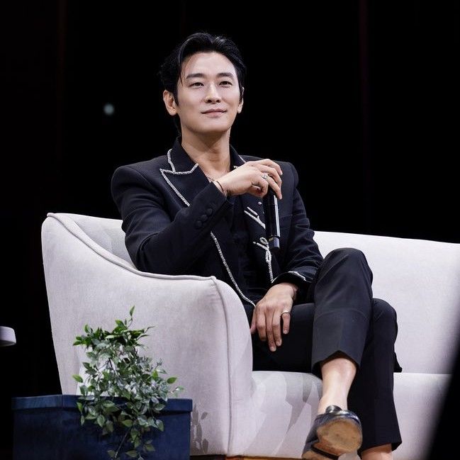 Behind-the-scenes cut of Joo Jihoon