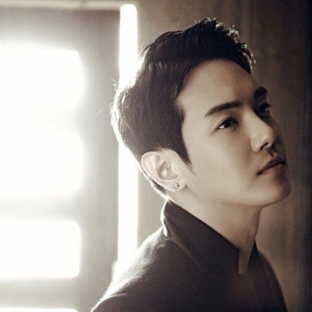 Behind-the-scenes cut of Hwanhee