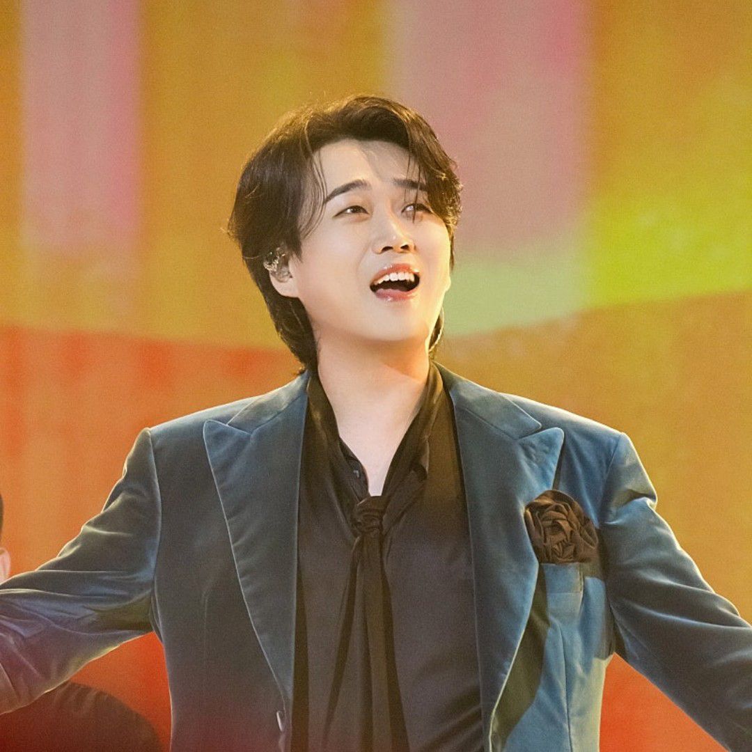 A moment captured by a fan of Hwang Youngwoong