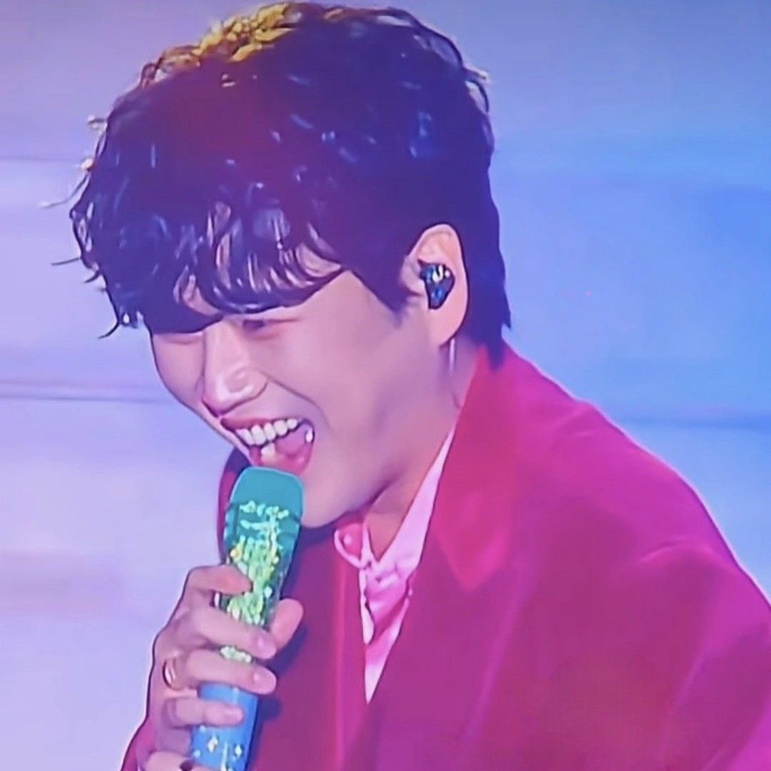 A moment captured by a fan of Hwang Youngwoong