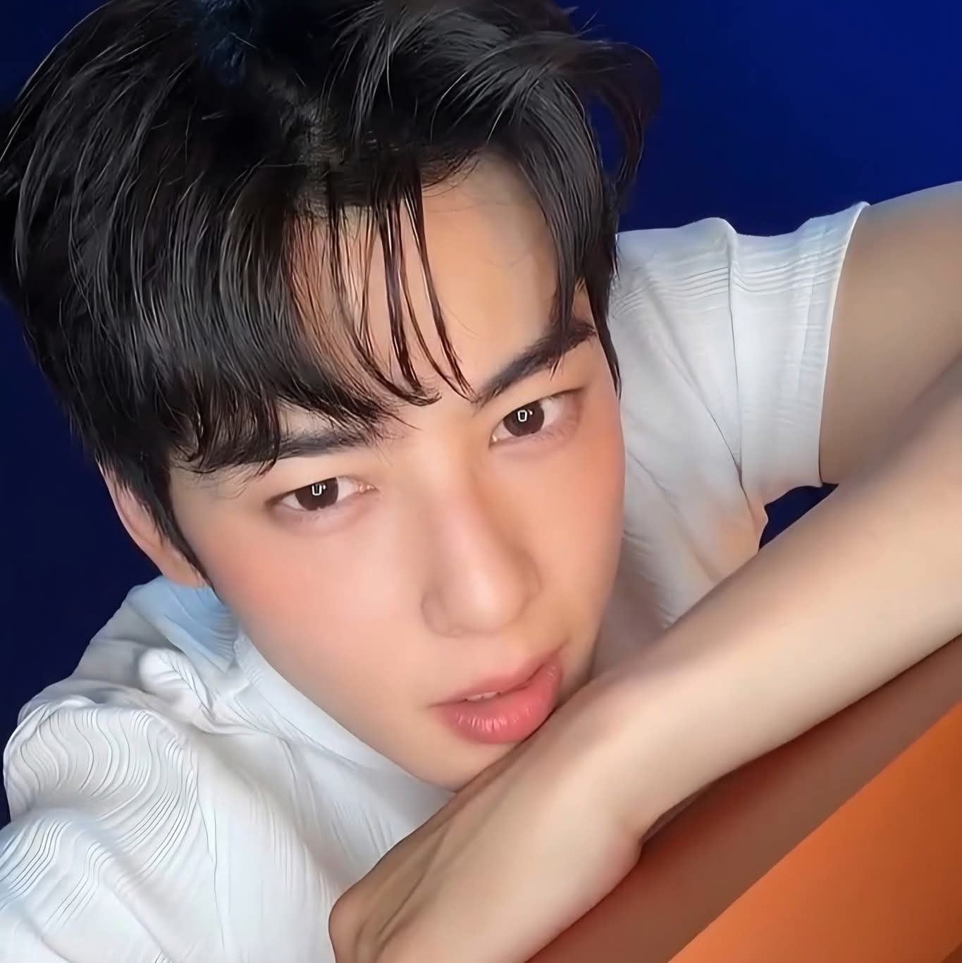 A moment captured by a fan of Cha Eunwoo