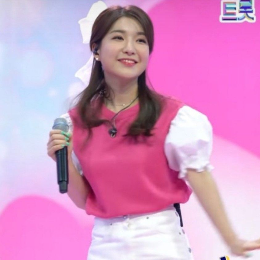 Behind-the-scenes cut of Ryu Wonjung