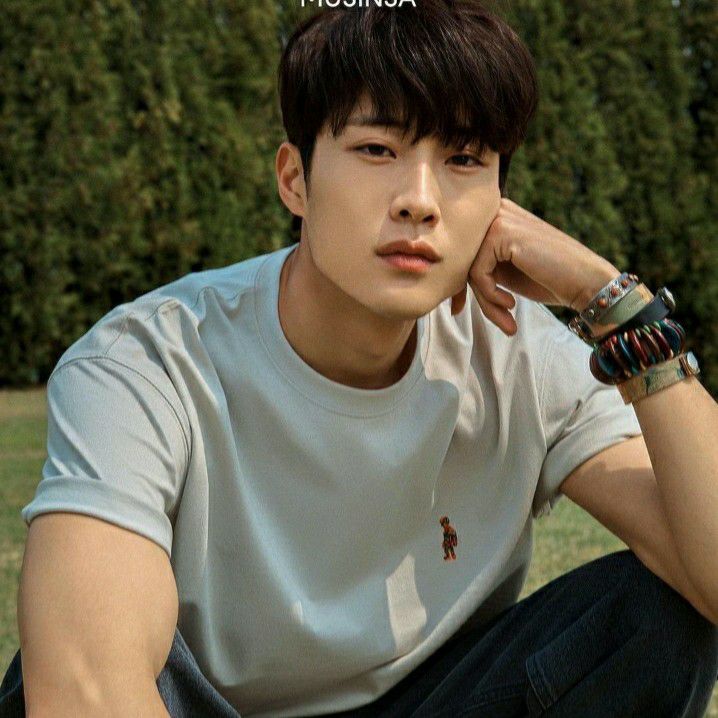 Recent activity shot of Lee Jongwon