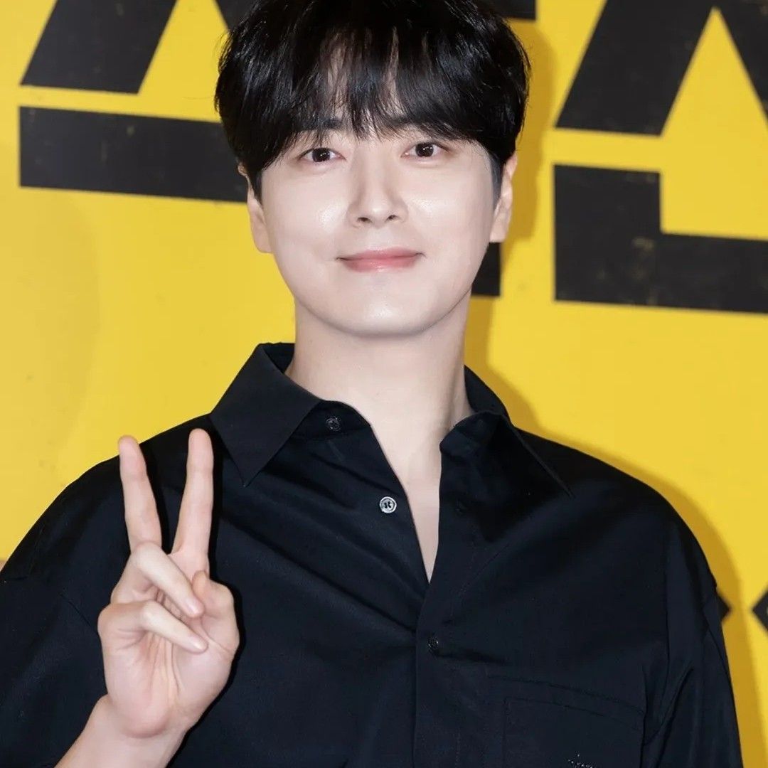 Behind-the-scenes cut of Lee Joonhyuk