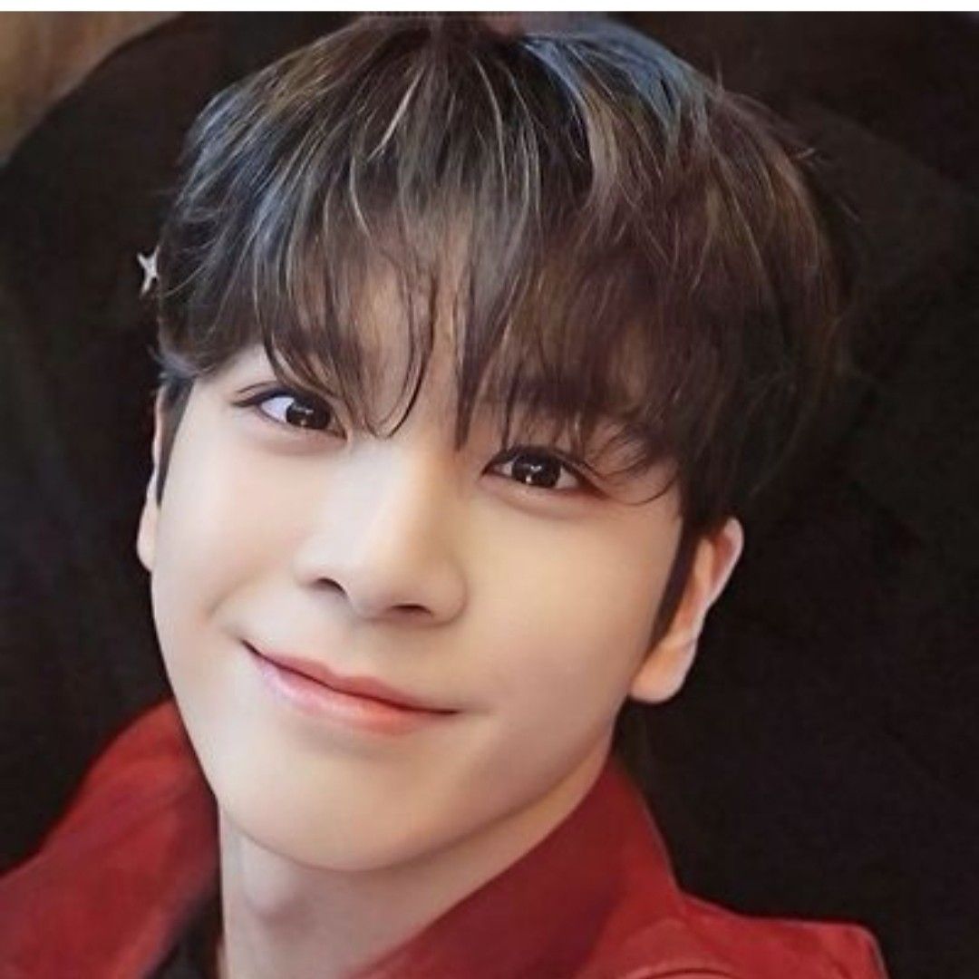 Behind-the-scenes cut of Jeong Dongwon