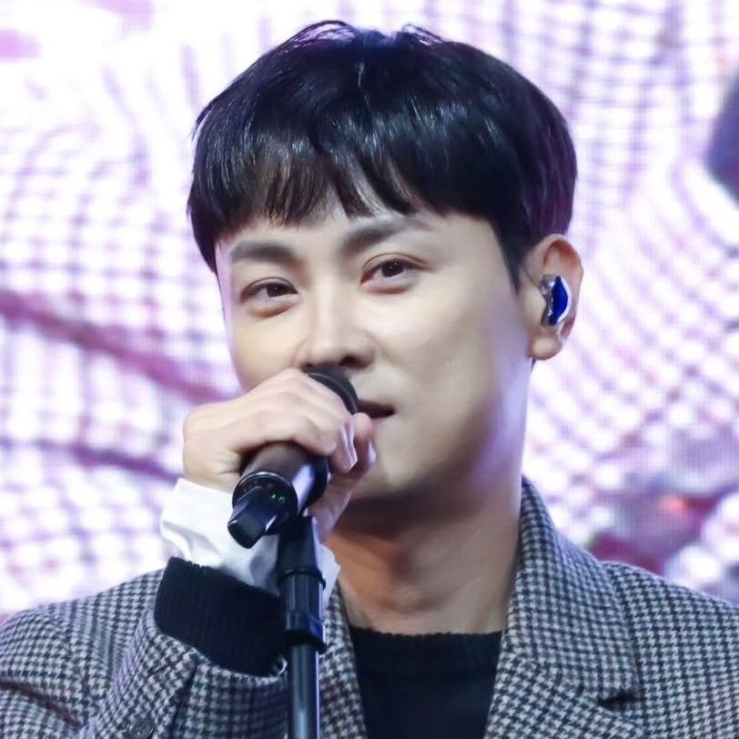 A moment captured by a fan of Min Kyunghoon