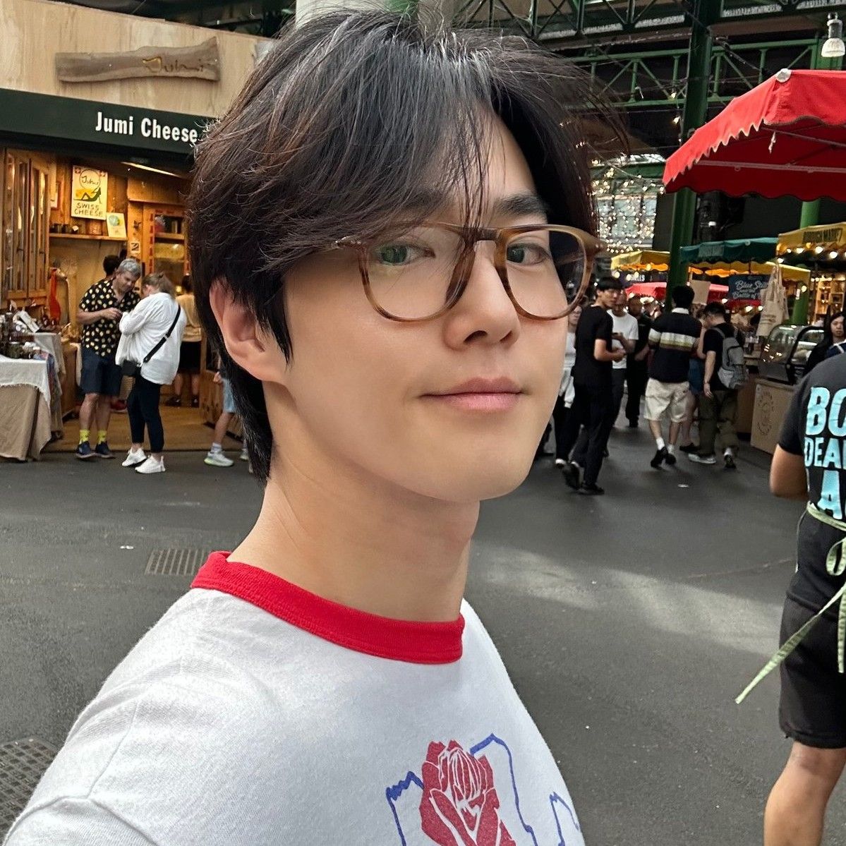 Behind-the-scenes cut of Suho