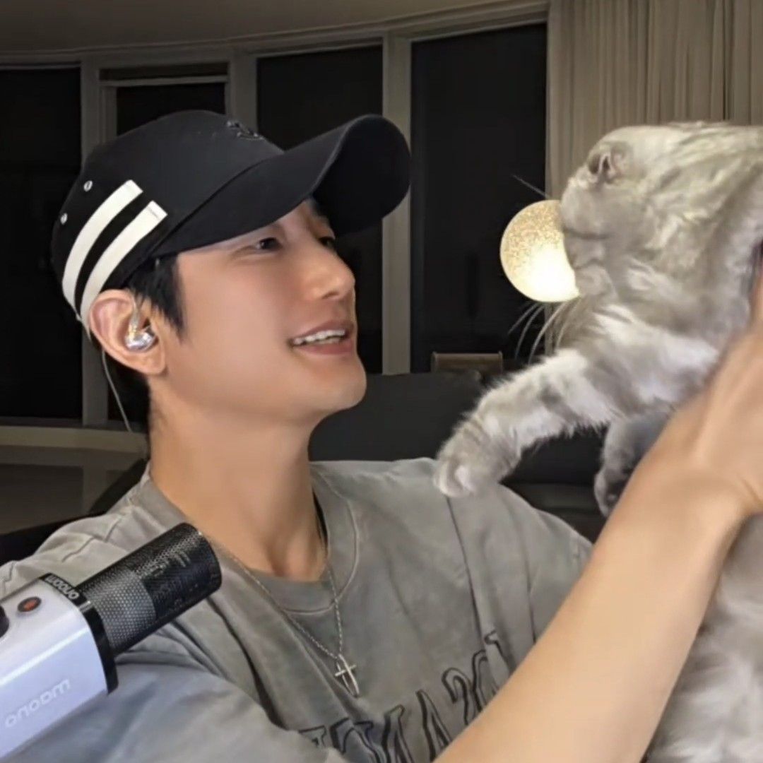 Momen yang diabadikan oleh penggemar Park Sihoo