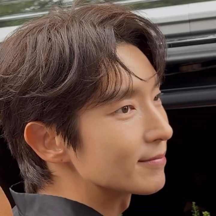 Behind-the-scenes cut of Lee Joongi