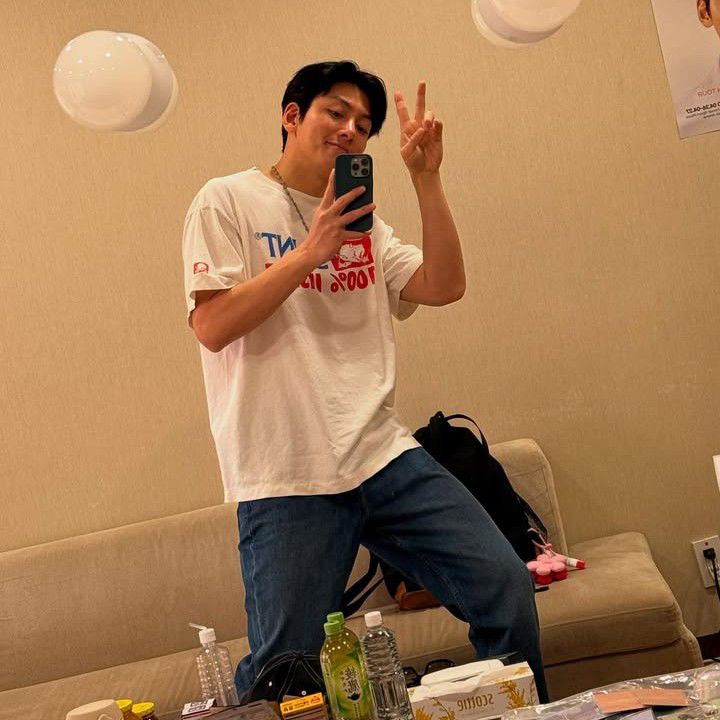 Behind-the-scenes cut of Ji Changwook