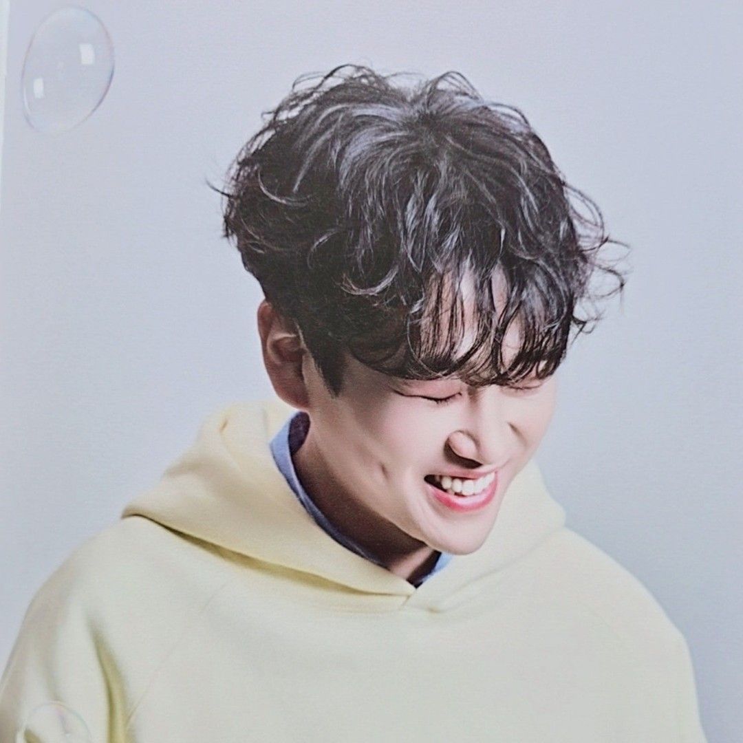 A moment captured by a fan of Hwang Youngwoong