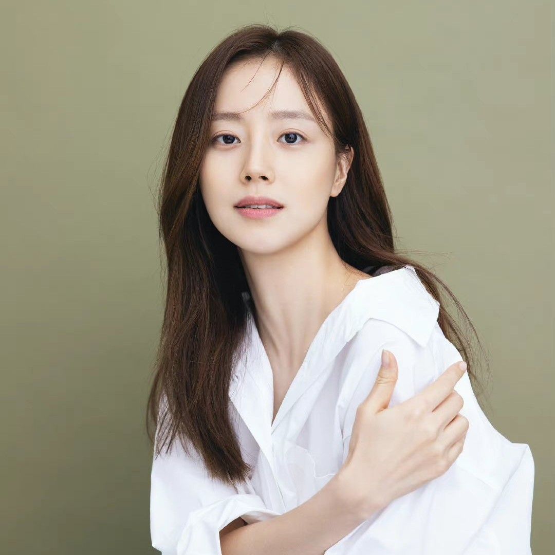 Behind-the-scenes cut of Moon Chaewon