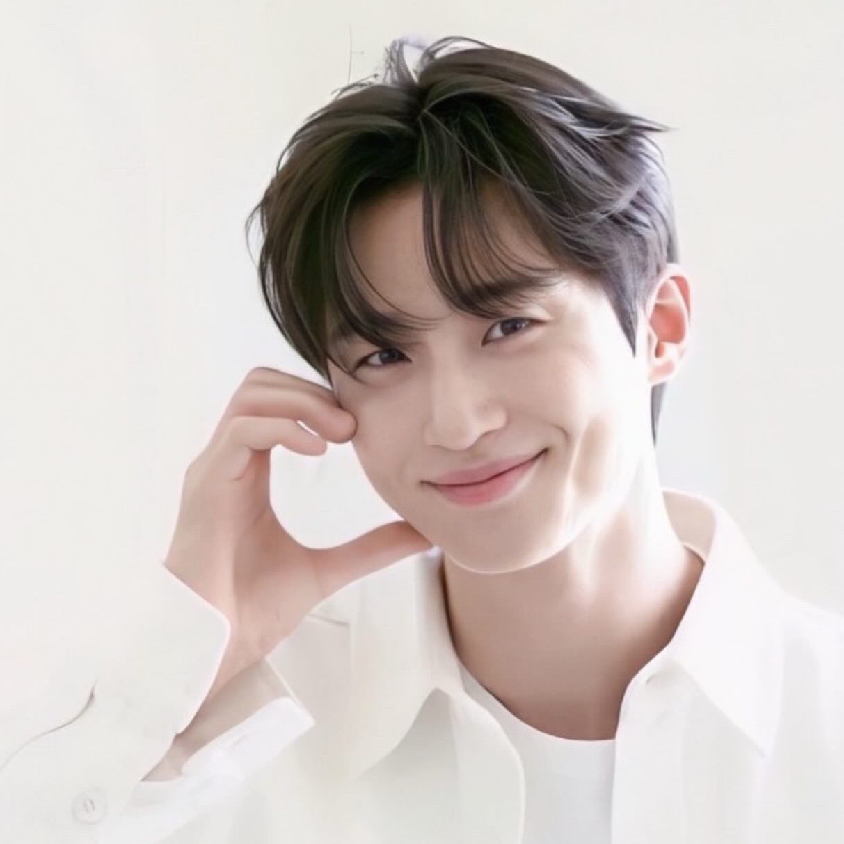Behind-the-scenes cut of Byeon Wooseok