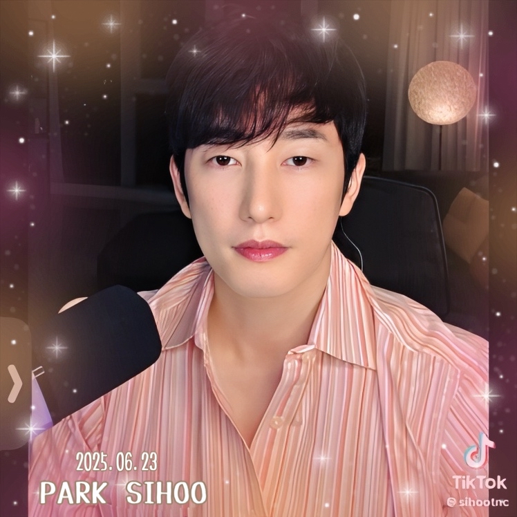 A moment captured by a fan of Park Sihoo