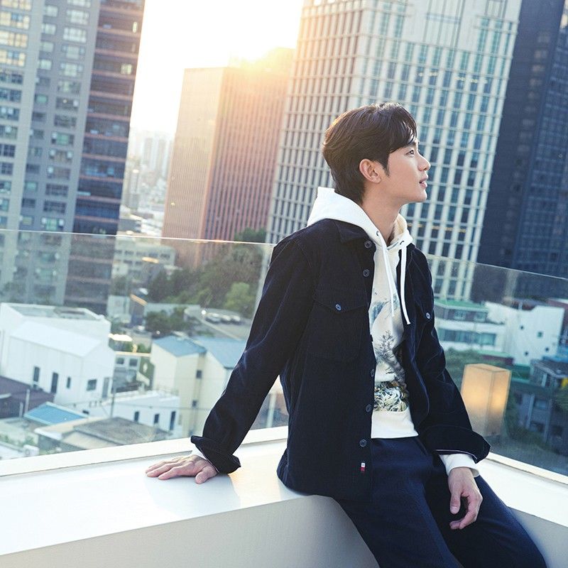 A moment captured by a fan of Kim Soohyun