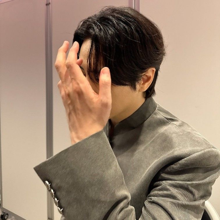 A moment captured by a fan of Lee Joonhyuk