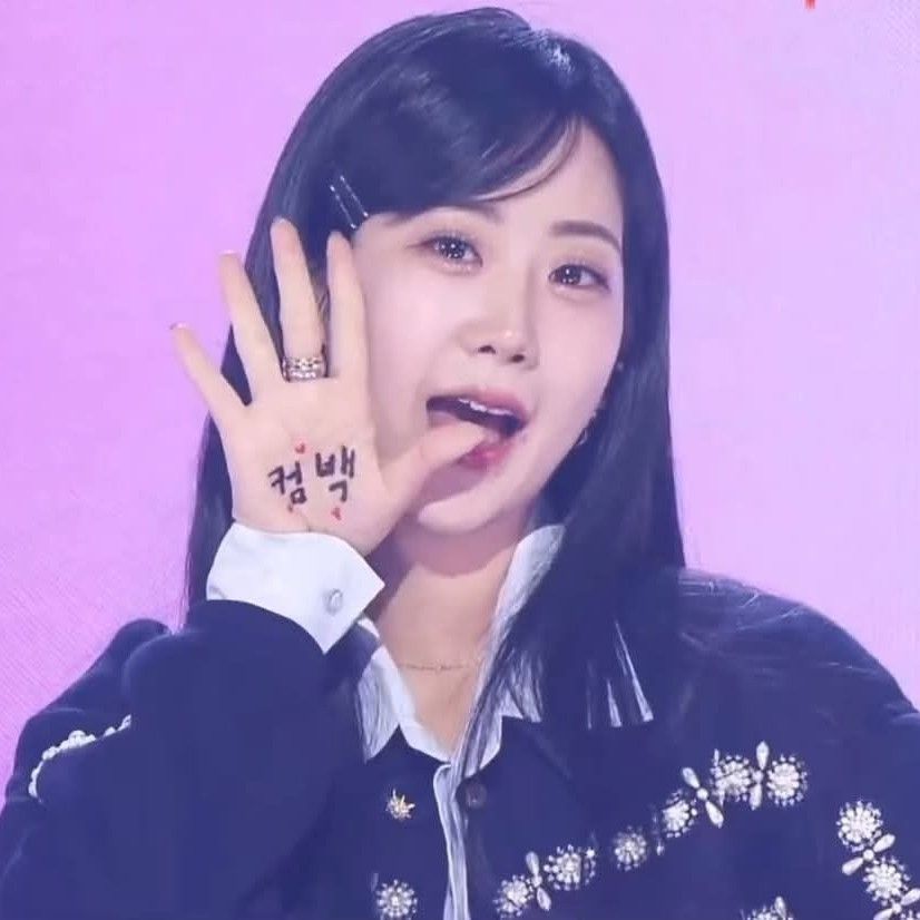 Behind-the-scenes cut of Kang Hyeyeon